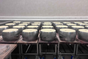 Florencja: prywatna wycieczka Ferrari, degustacja parmigiano i balsamiczna