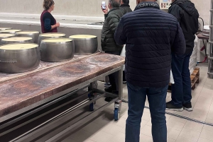 Florencja: prywatna wycieczka Ferrari, degustacja parmigiano i balsamiczna