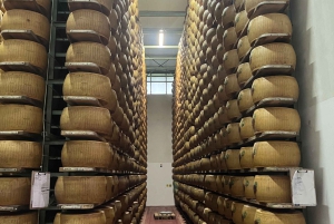 Florencja: prywatna wycieczka Ferrari, degustacja parmigiano i balsamiczna