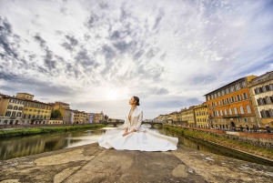 Florence: Private Uffizi and Signoria Tour with Photographer