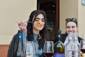 Florencja: Jednodniowa wycieczka do San Gimignano i Volterra z jedzeniem i winem