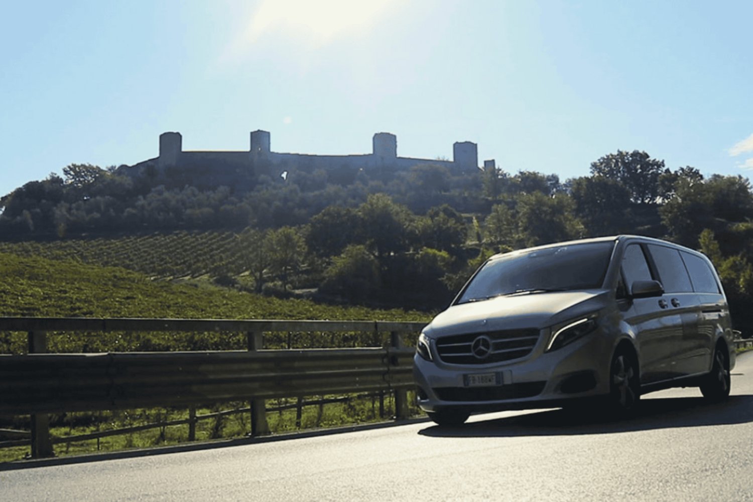 フィレンツェ発:サン・ジミニャーノ&ワイナリーツアー(昼食付き)