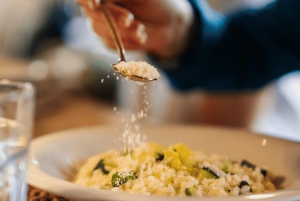 フィレンツェ発:サン・ジミニャーノ&ワイナリーツアー(昼食付き)