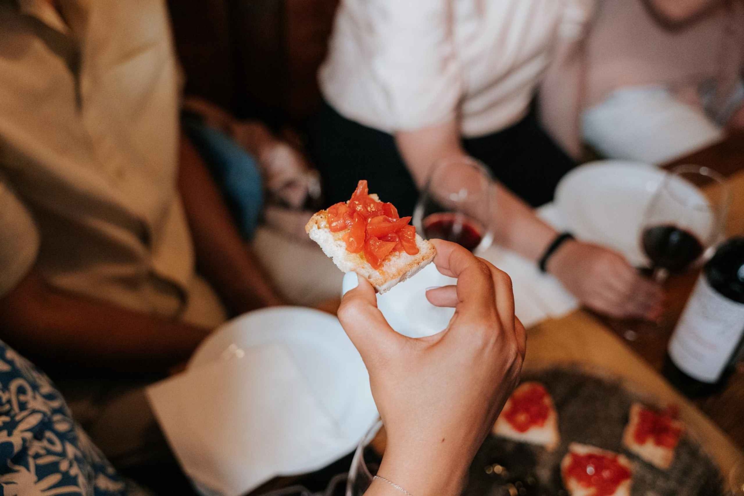 Firenze: Pienryhmille tarkoitettu auringonlaskun ruokakierros Oltrarnossa
