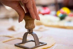 Florencja: warsztaty przygotowywania tiramisu i makaronu z nieograniczoną ilością wina