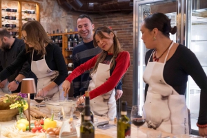 Florencja: warsztaty przygotowywania tiramisu i makaronu z nieograniczoną ilością wina