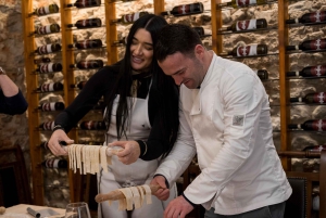 Florencja: warsztaty przygotowywania tiramisu i makaronu z nieograniczoną ilością wina