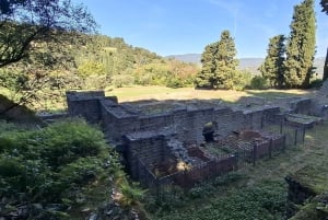 Florence to Fiesole: Golf Cart Tour with Roman Theatre Visit