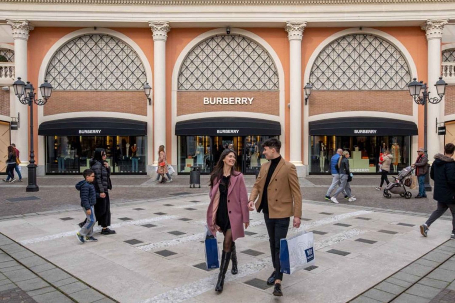 Florencja: Pociąg i autobus z/do Castel Romano Outlet