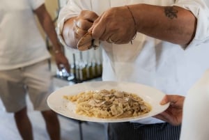 Florence: Truffle Hunting Tour with Lunch