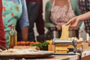 Florença: Aula de culinária toscana com massa feita à mão e vinho