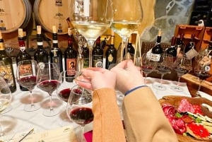 Florenz: Toskanisches Abendessen, Weinverkostung mit privatem Transfer