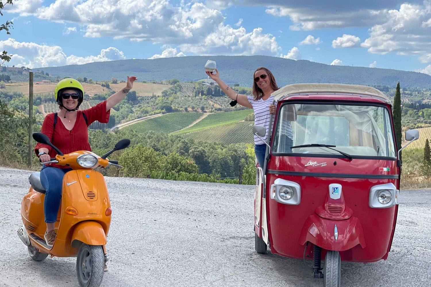 Firenze: Viinikierros lounaalla ja viininmaistiaisilla Toscanassa: Toscana Vespa Wine Tour with Lunch & Wine Tastings