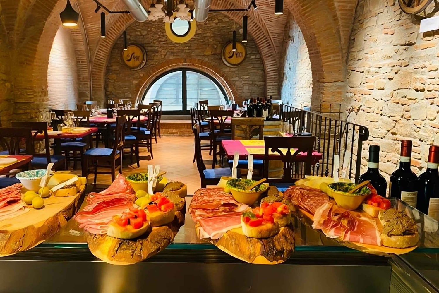 Wino i jedzenie we Florencji: skosztuj smaków Toskanii w historycznej piwnicy