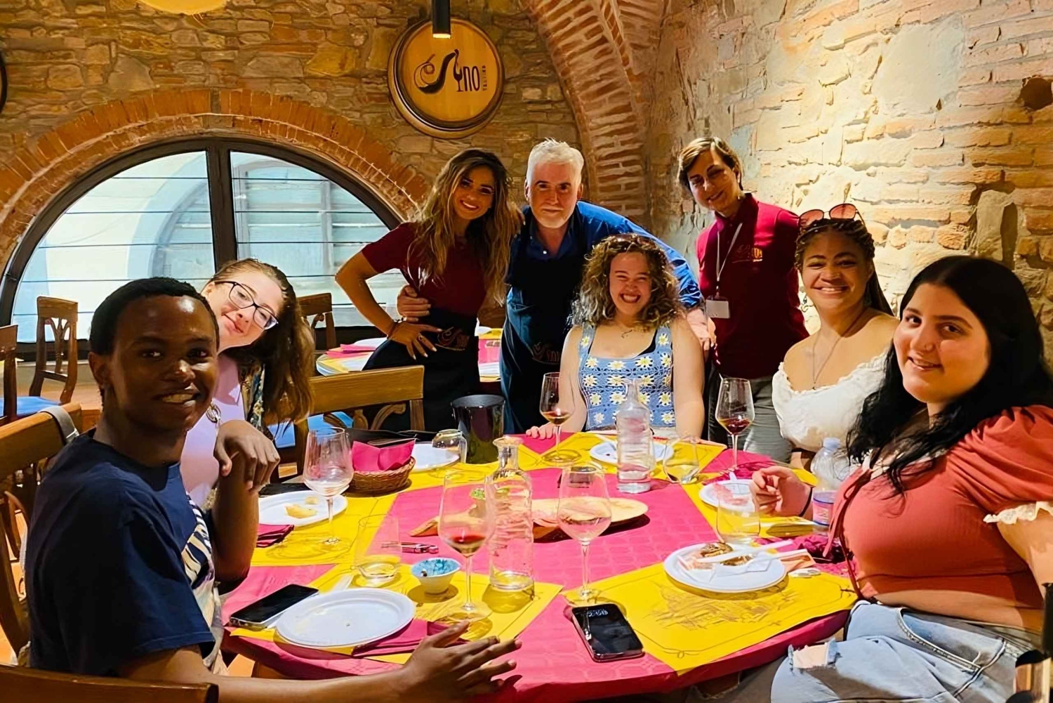 Wino i jedzenie we Florencji: skosztuj smaków Toskanii w historycznej piwnicy