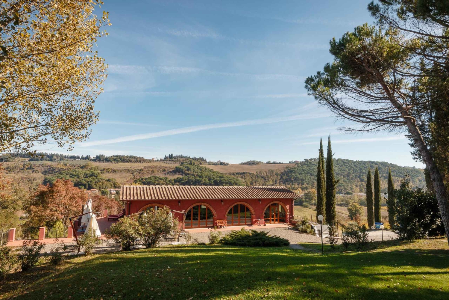 Florence: Wine Tasting at a Vineyard With a Local Winemaker