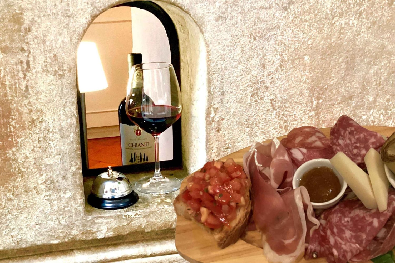 Florence: Wijn Vensters Wandeling met Wijnproeverij en Aperitiefhapjes