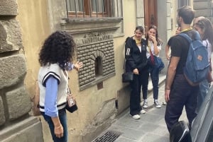 Florence: Wijn Vensters Wandeling met Wijnproeverij en Aperitiefhapjes