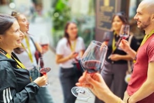 Florence: Wijn Vensters Wandeling met Wijnproeverij en Aperitiefhapjes