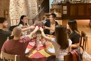 Florence: Wijn Vensters Wandeling met Wijnproeverij en Aperitiefhapjes