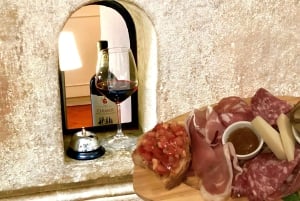 Florence: Wijn Vensters Wandeling met Wijnproeverij en Aperitiefhapjes