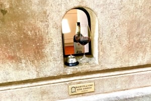 Florence: Wine Windows Walking Tour with Wine Tasting