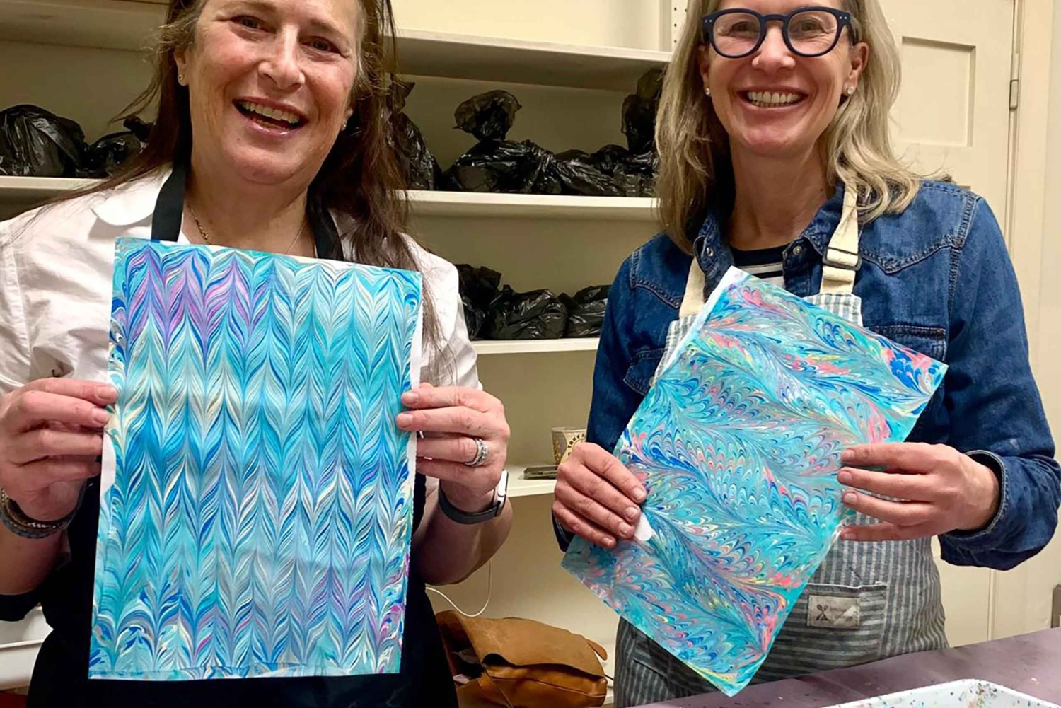 Esperienza artigianale di marmorizzazione su carta fiorentina