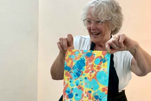 Esperienza artigianale di marmorizzazione su carta fiorentina