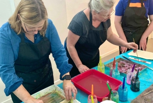 Esperienza artigianale di marmorizzazione su carta fiorentina