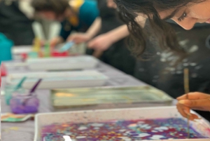 Esperienza artigianale di marmorizzazione su carta fiorentina