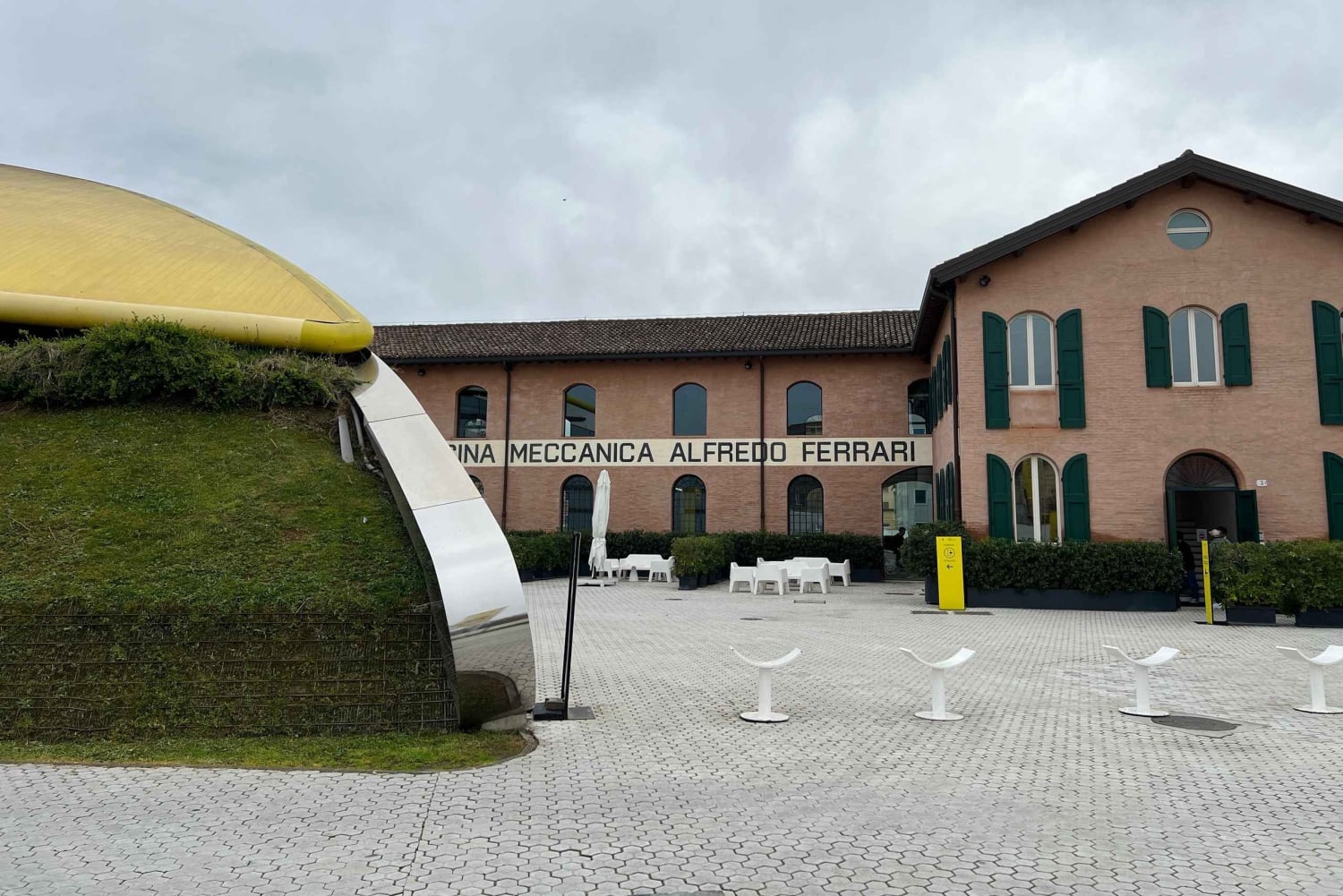 Fra Bologna: Ferrari-museer, fabrikkomvisning og F1-simulator