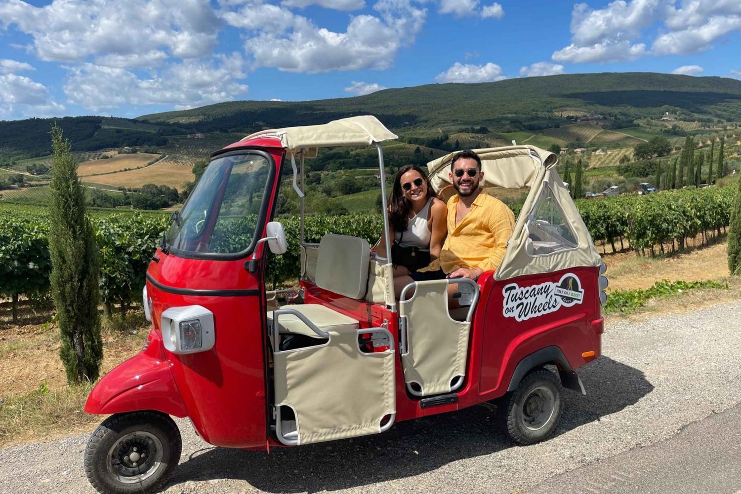 From Florence: Tuk Tuk Tour, Lunch, Wine & San Gimignano