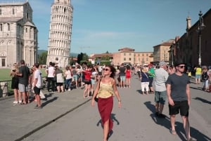 Firenzestä: Pisa ja kalteva torni.