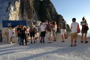 Из Флоренции: Однодневная поездка в Пизу, Лукку и Каррарский мрамор