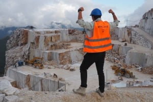 Из Флоренции: Однодневная поездка в Пизу, Лукку и Каррарский мрамор