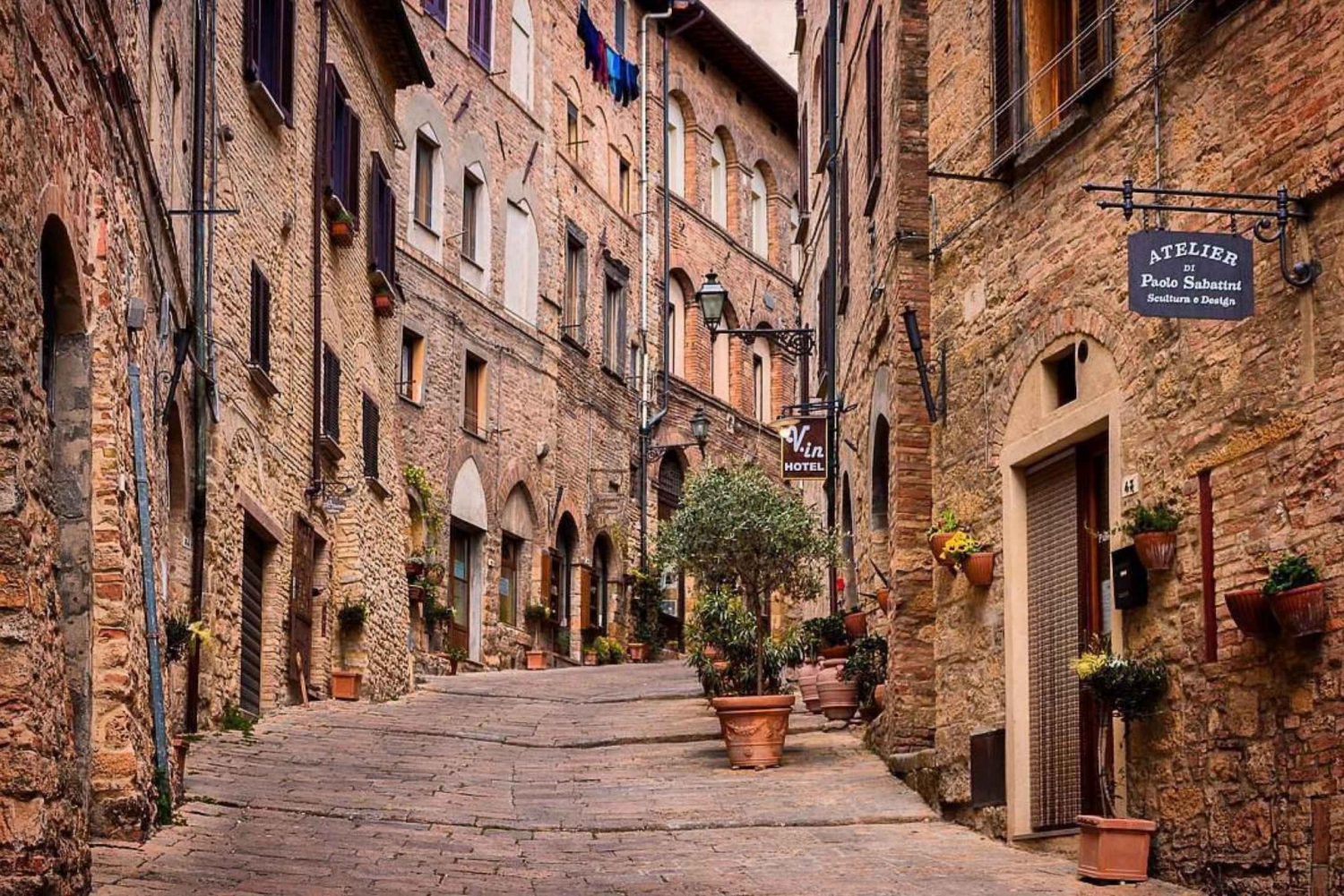 Fra Firenze: PRIVAT rundvisning i San Gimignano og Volterra