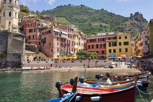Från Florens: Dagstur i liten grupp till Cinque Terre och Pisa