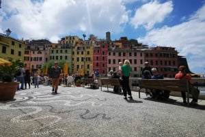 Von Florenz aus: Kleingruppentour nach Cinque Terre und Pisa