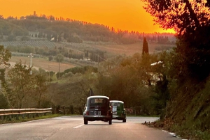 Firenzestä: Firenze: Auringonlaskun viininmaistelukierros vintage-autolla