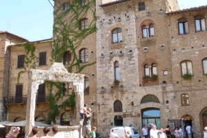 フィレンツェ発：トスカーナ・ヴェスパツアー（ランチ＆ワイン付き）