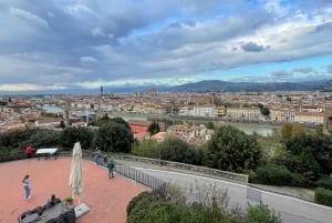 From Livorno: Guided Day Trip to Florence and Pisa by Bus