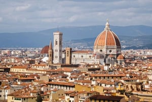 Opastettu kierros Duomo-kompleksin alueella ja sisäänpääsy Kupolikiipeilyyn