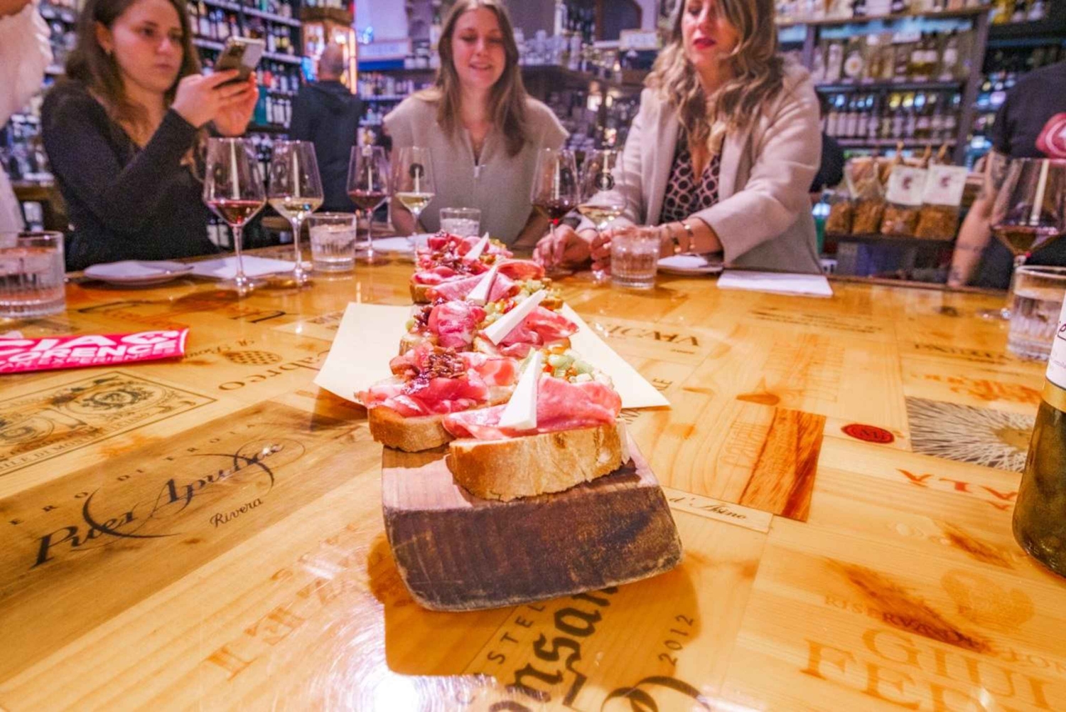 Passeggiata enogastronomica guidata a Firenze con tre degustazioni