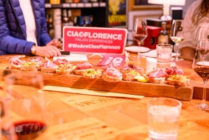 Passeggiata enogastronomica guidata a Firenze con tre degustazioni