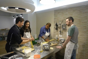 Florence: Pasta and Dessert Cooking Class with Drinks