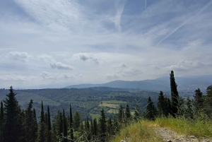 Panoramic hiking in the Florentine hills with Vincenzo