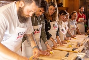 Florenz: Pasta- und Tiramisu-Kurs mit Option zum Einkaufen auf dem Markt