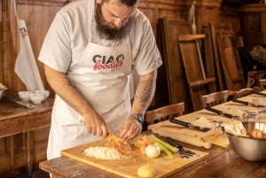 Florenz: Pasta- und Tiramisu-Kurs mit Option zum Einkaufen auf dem Markt