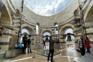 Piza: Wycieczka z przewodnikiem z opcjonalnymi biletami na wieżę