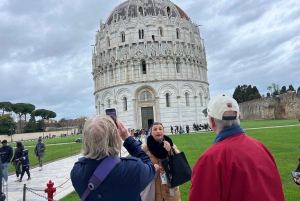 Piza: Wycieczka z przewodnikiem z opcjonalnymi biletami na wieżę
